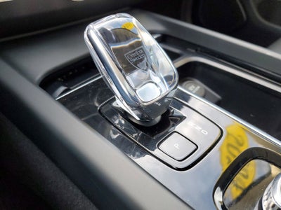 2024 Volvo XC60 B5 Ultimate Dark Theme