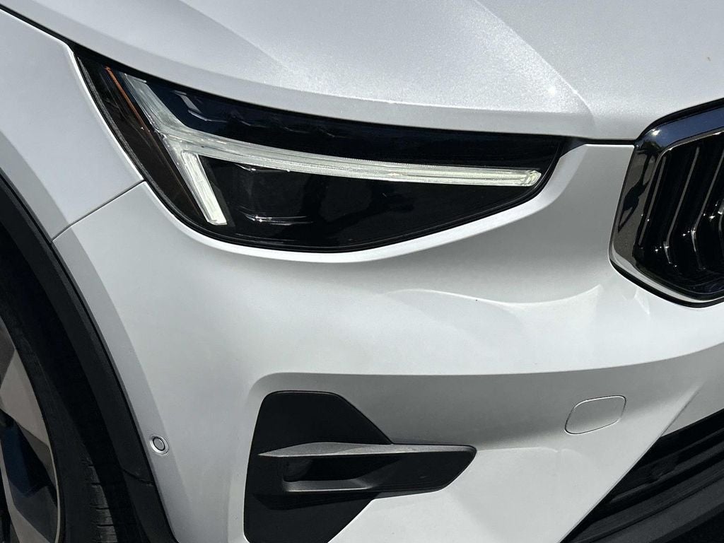 2024 Volvo XC40 B5 Plus Bright Theme