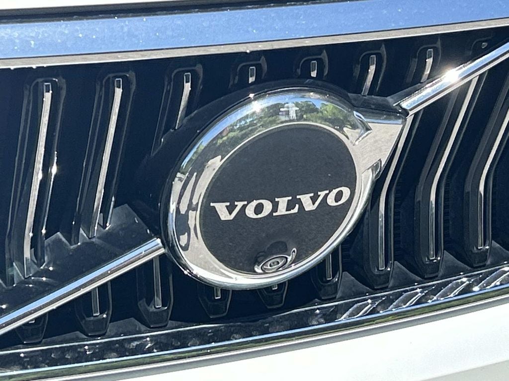 2024 Volvo XC40 B5 Plus Bright Theme