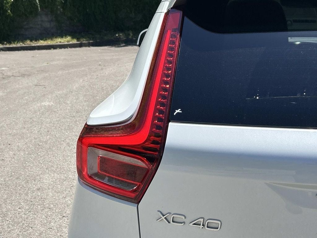 2024 Volvo XC40 B5 Plus Bright Theme