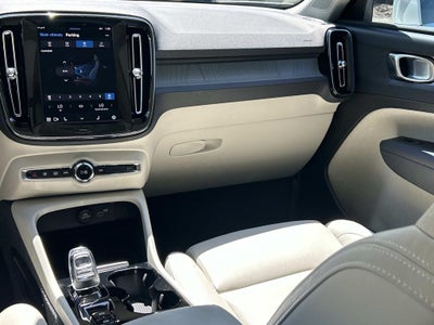 2024 Volvo XC40 B5 Plus Bright Theme