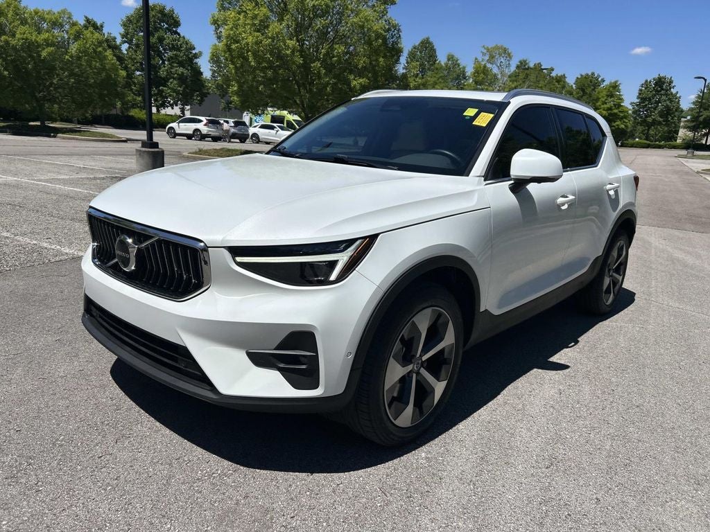2024 Volvo XC40 B5 Plus Bright Theme