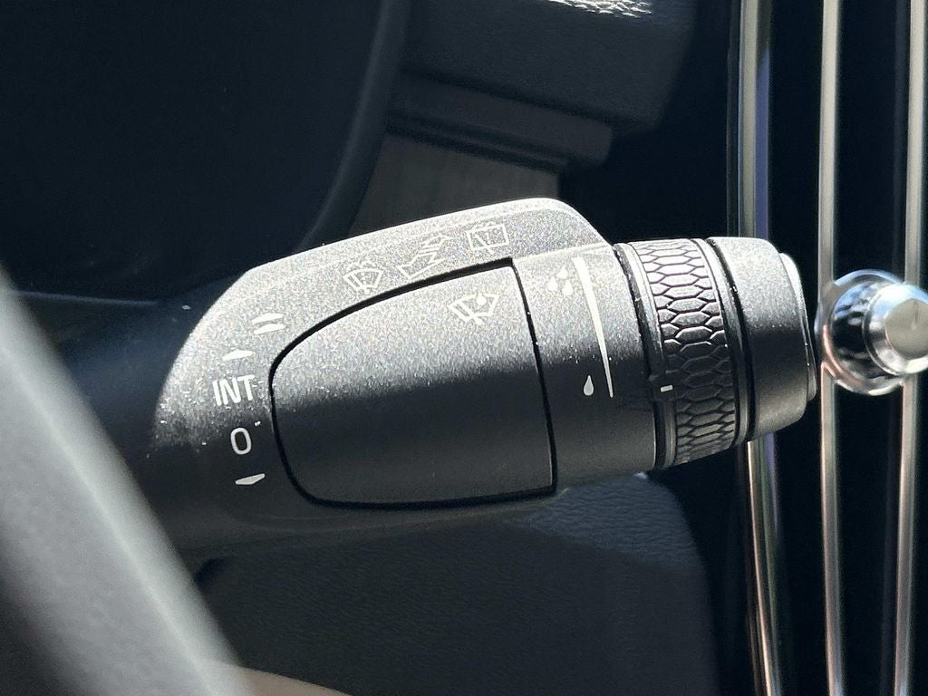 2024 Volvo XC40 B5 Plus Bright Theme