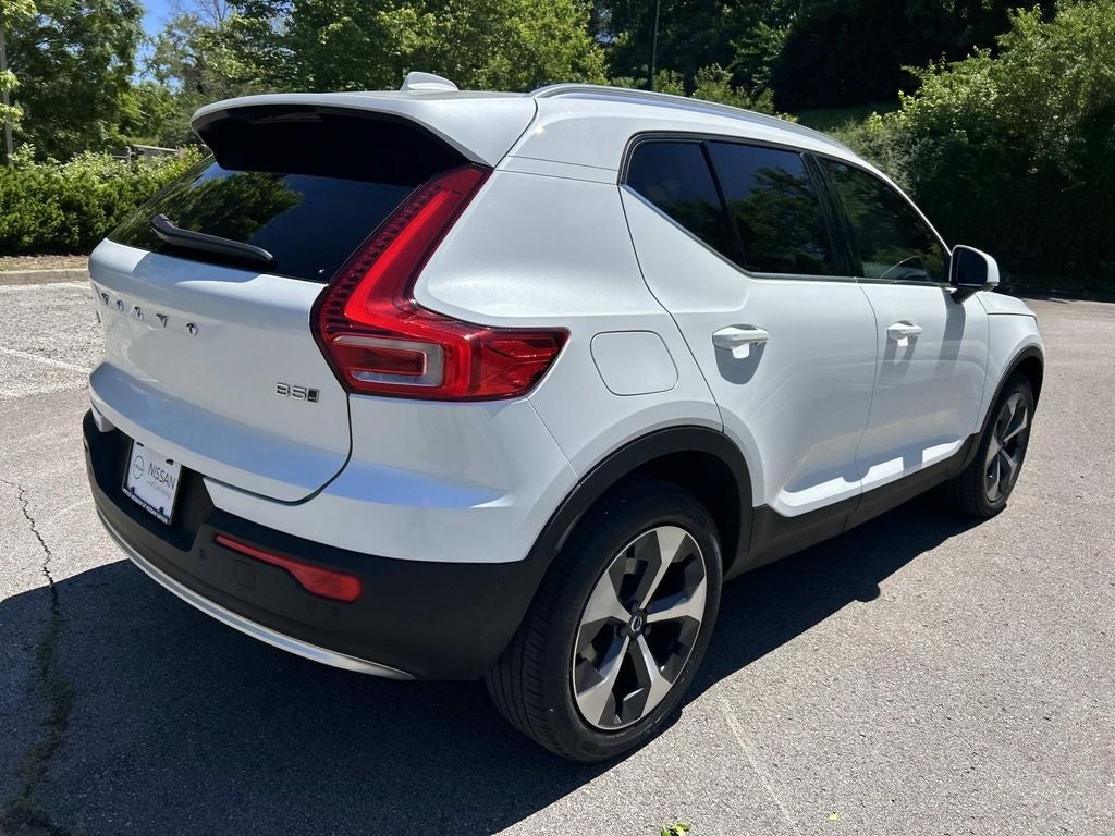 2024 Volvo XC40 B5 Plus Bright Theme
