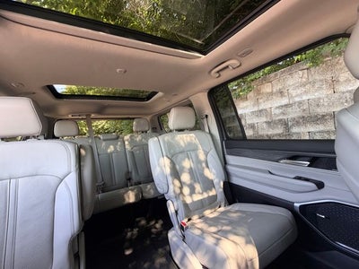 2023 Jeep Wagoneer Series III