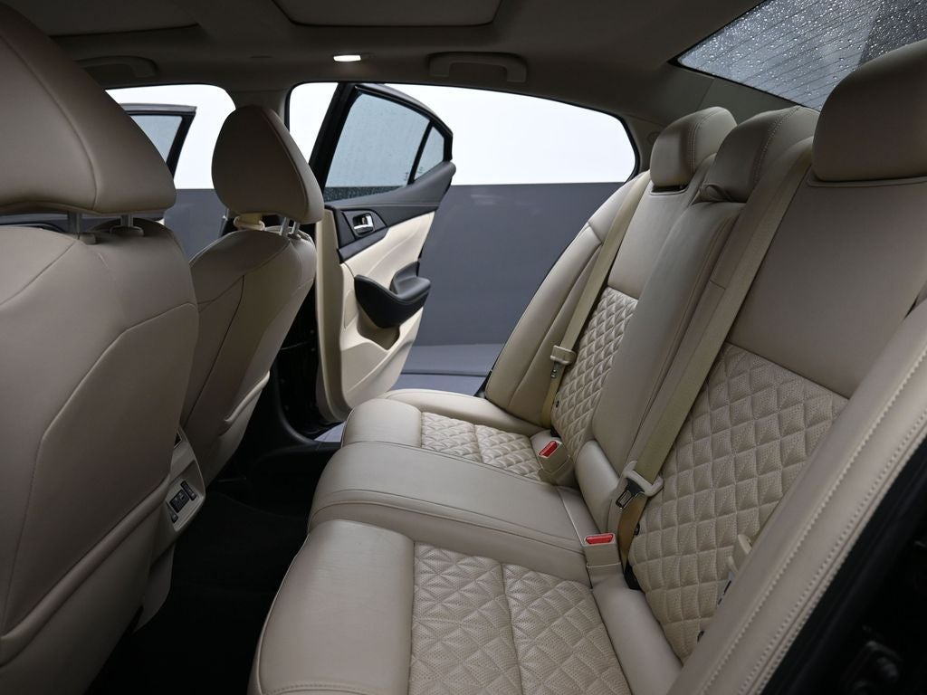 2022 Nissan Maxima Platinum