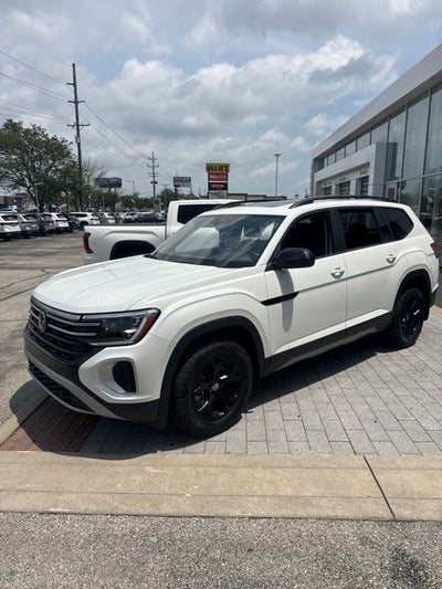 2024 Volkswagen Atlas 2.0T Peak Edition SEL
