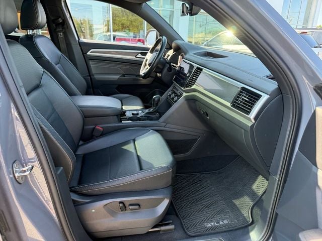 2023 Volkswagen Atlas Cross Sport 2.0T SEL R-Line Black