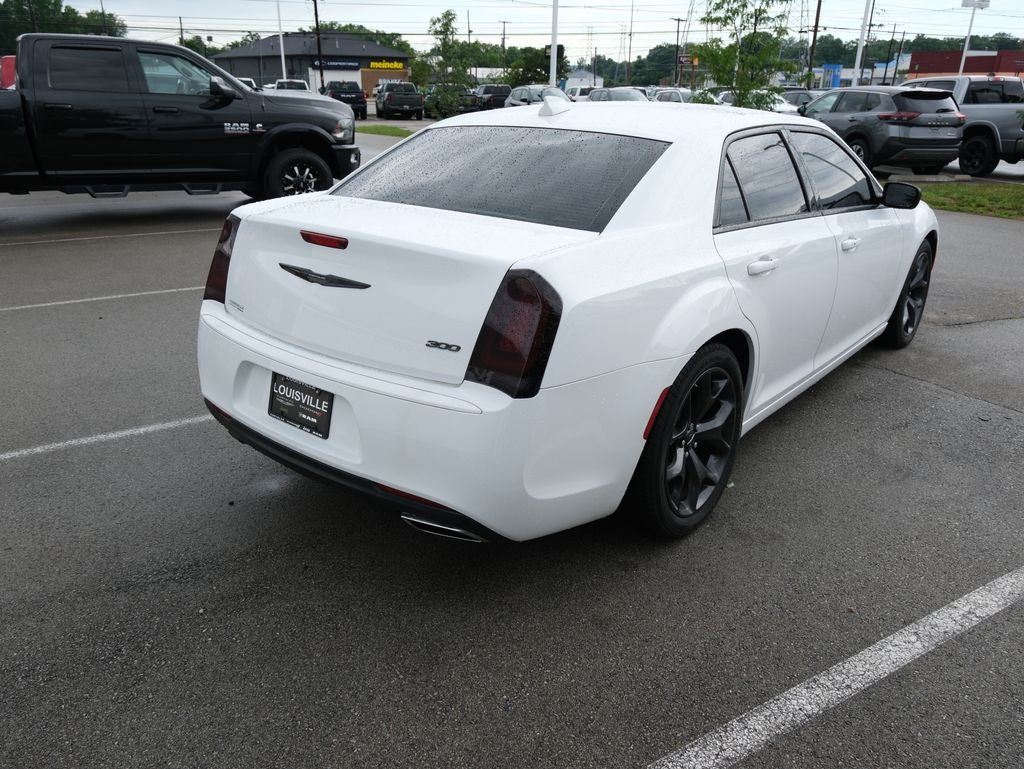 2023 Chrysler 300 Touring