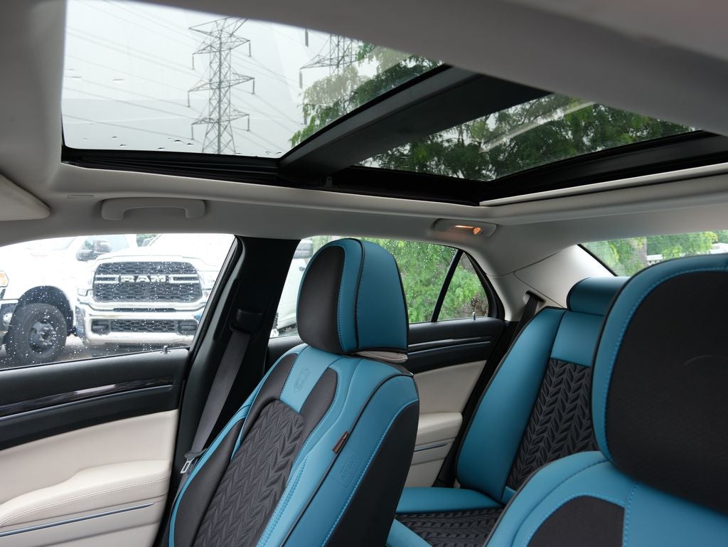 2022 Chrysler 300 Touring