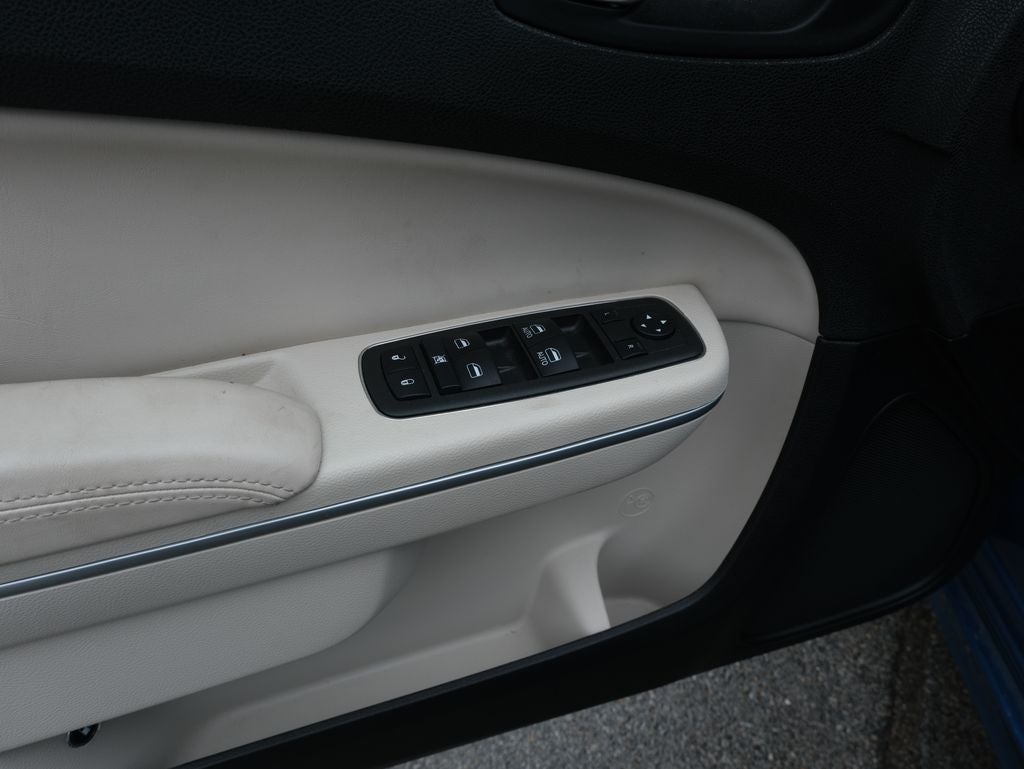2022 Chrysler 300 Touring