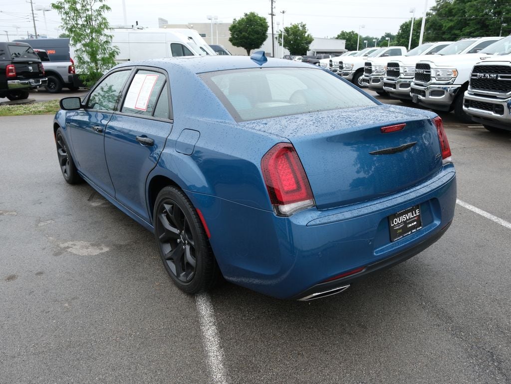 2022 Chrysler 300 Touring