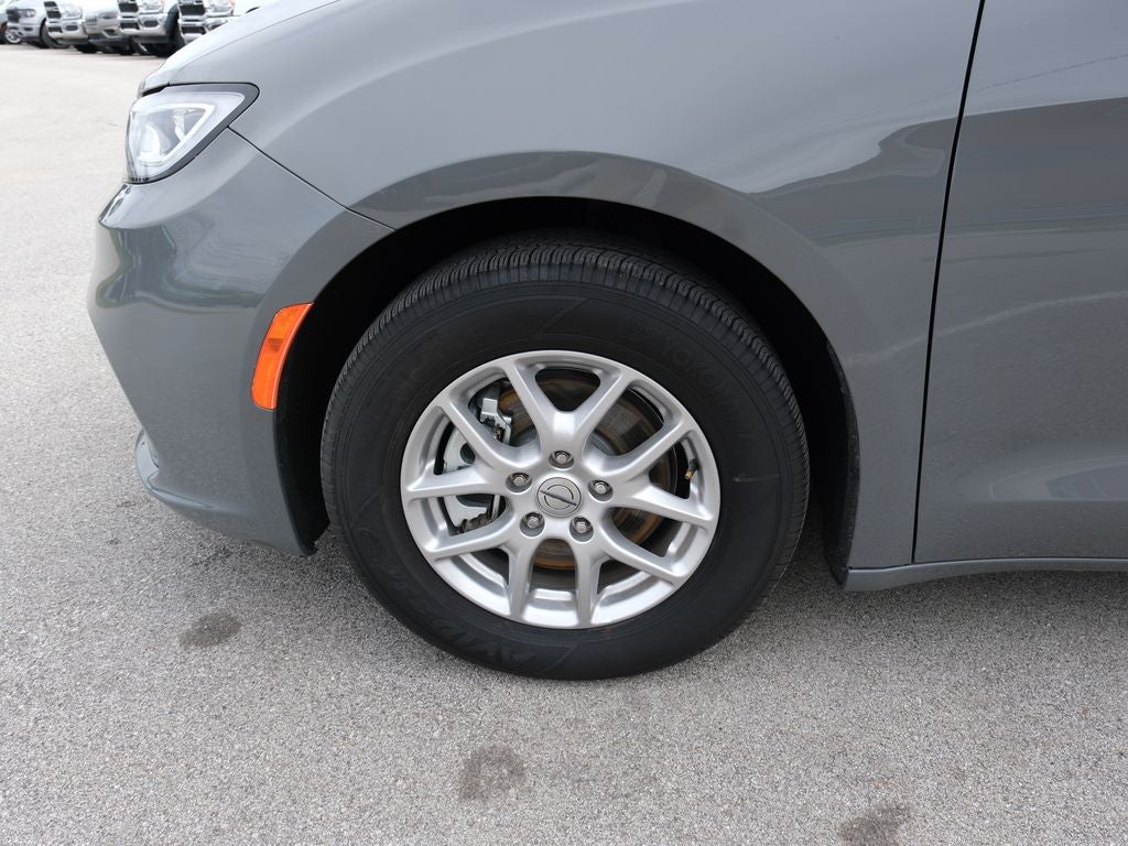 2025 Chrysler Pacifica Select