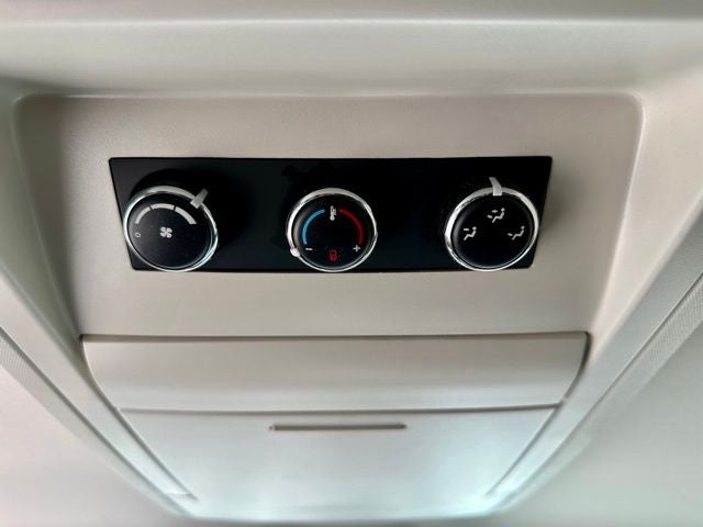2012 Volkswagen Routan SE