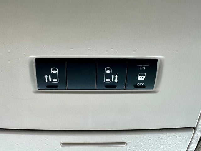 2012 Volkswagen Routan SE
