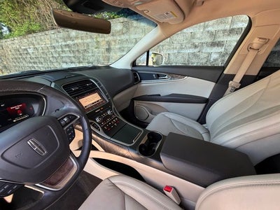2019 Lincoln Nautilus Select