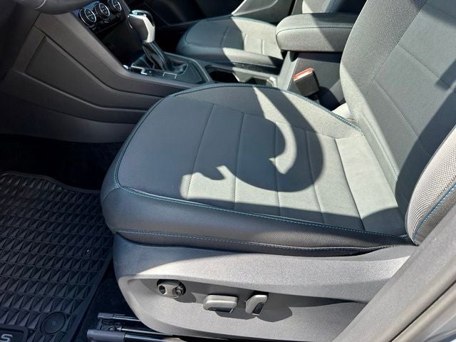 2024 Volkswagen Taos 1.5T SE Black