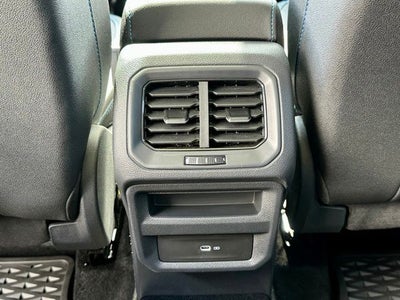 2024 Volkswagen Taos 1.5T SE Black