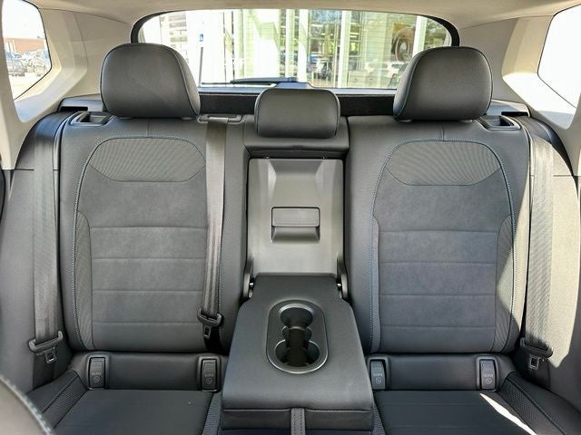 2024 Volkswagen Taos 1.5T SE Black