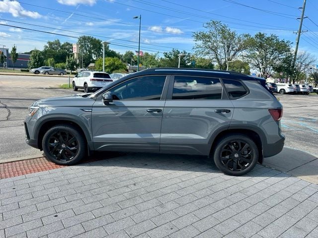 2024 Volkswagen Taos 1.5T SE Black