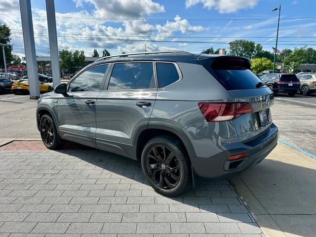 2024 Volkswagen Taos 1.5T SE Black