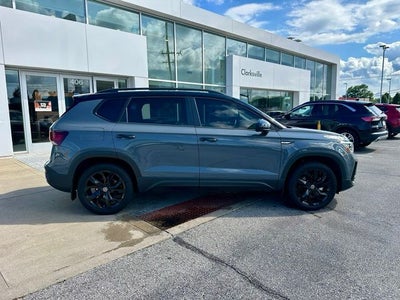 2024 Volkswagen Taos 1.5T SE Black