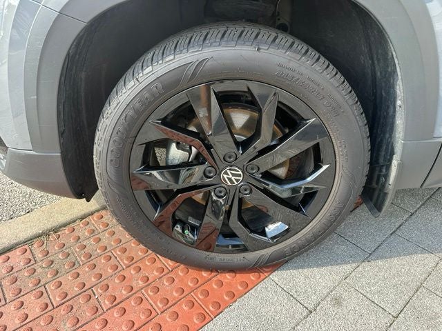 2024 Volkswagen Taos 1.5T SE Black