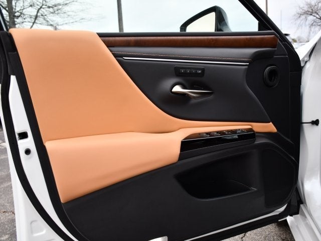 2025 Lexus ES 300h Luxury