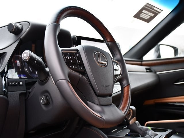 2025 Lexus ES 300h Luxury
