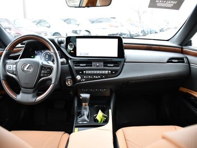 2025 Lexus ES 300h Luxury