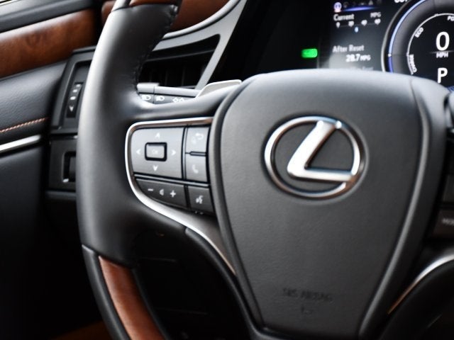 2025 Lexus ES 300h Luxury