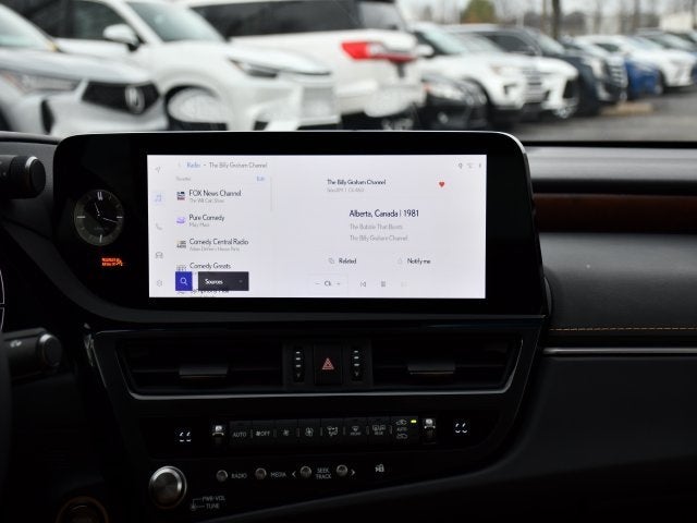 2025 Lexus ES 300h Luxury