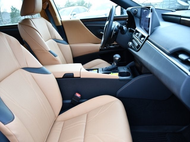 2025 Lexus ES 300h Luxury