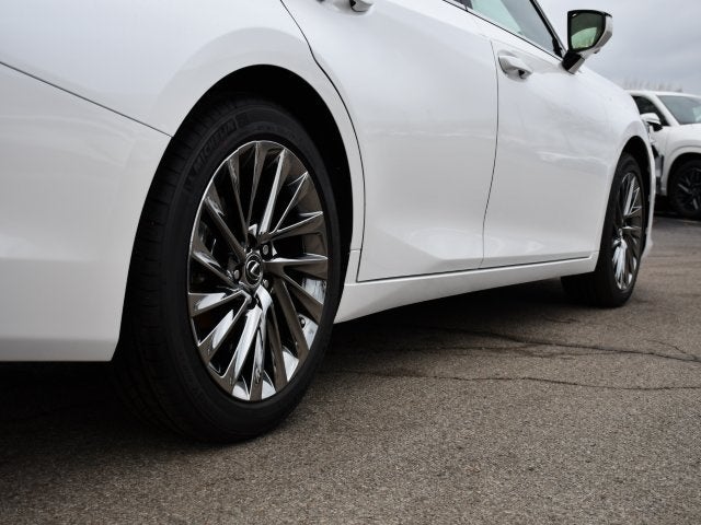 2025 Lexus ES 300h Luxury