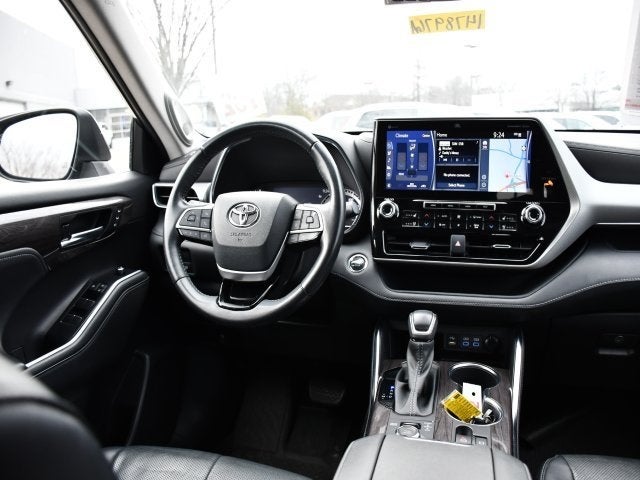 2022 Toyota Highlander Platinum