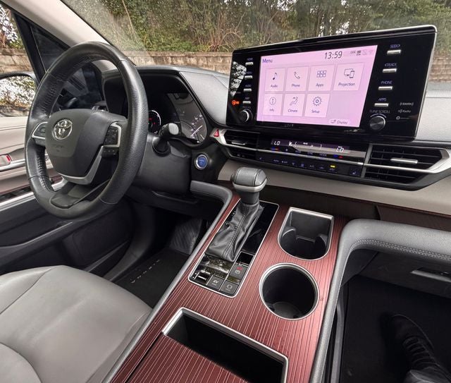 2022 Toyota Sienna XLE 7 Passenger