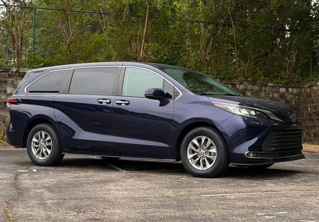 2022 Toyota Sienna XLE 7 Passenger