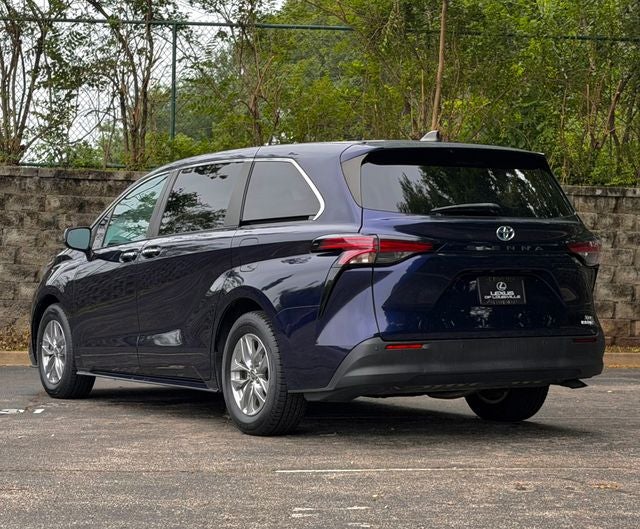 2022 Toyota Sienna XLE 7 Passenger