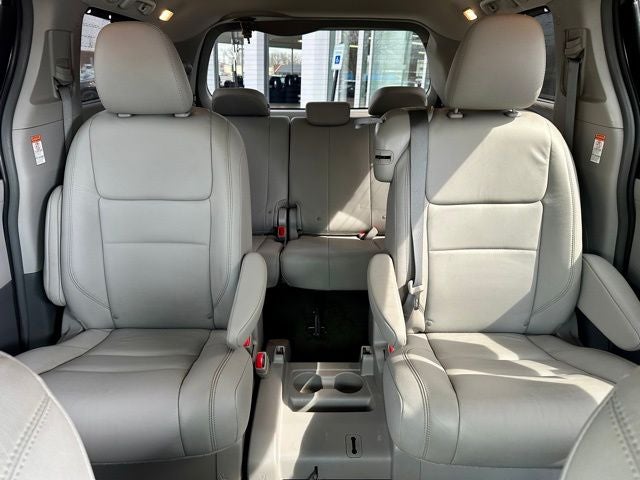 2017 Toyota Sienna XLE Premium 8 Passenger