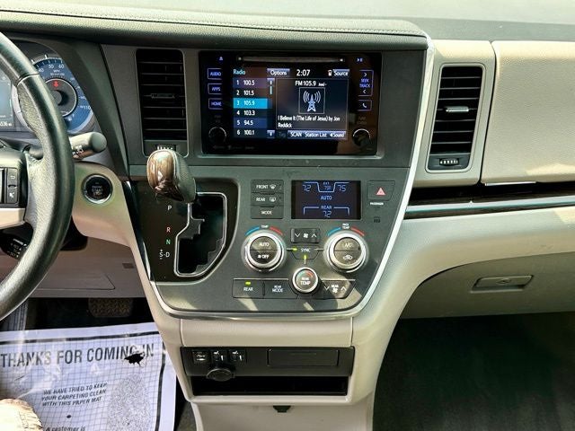 2017 Toyota Sienna XLE Premium 8 Passenger