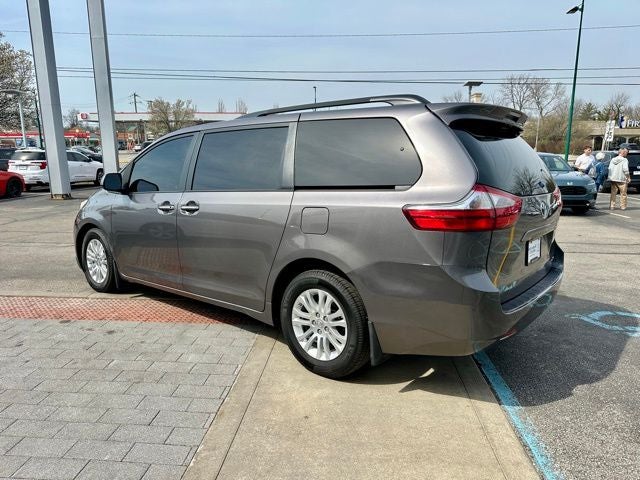 2017 Toyota Sienna XLE Premium 8 Passenger