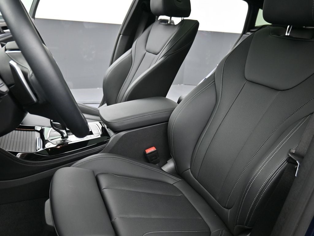 2025 BMW X4 xDrive30i