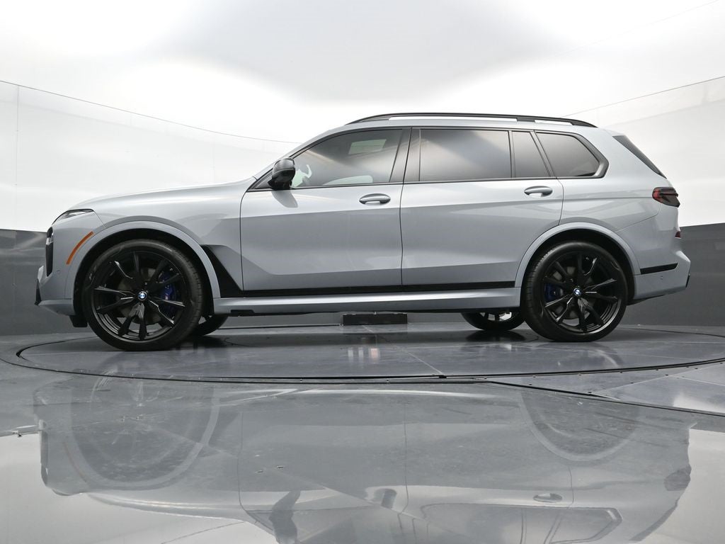 2023 BMW X7 M60i