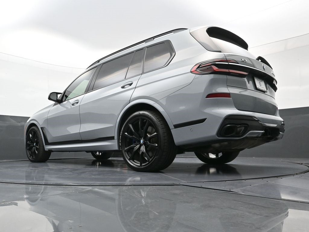 2023 BMW X7 M60i