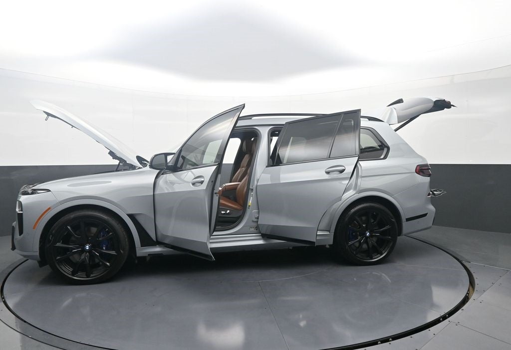 2023 BMW X7 M60i