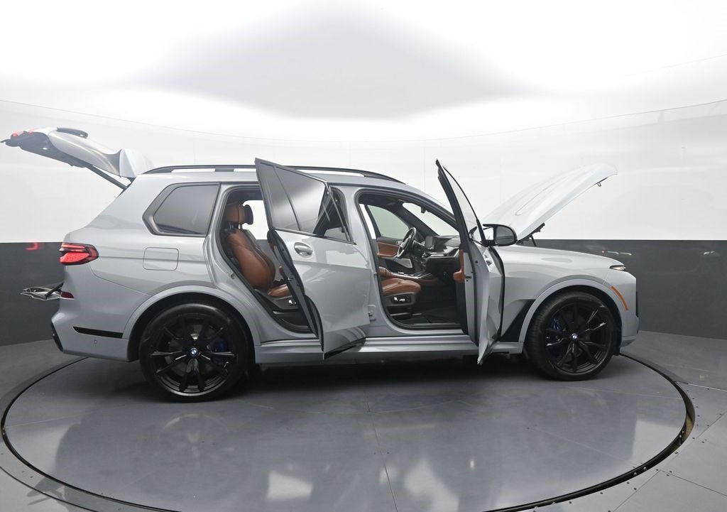 2023 BMW X7 M60i