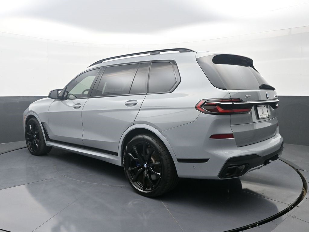 2023 BMW X7 M60i