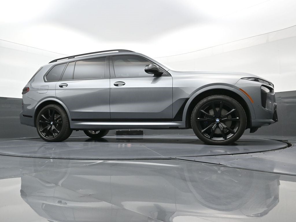 2025 BMW X7 M60i
