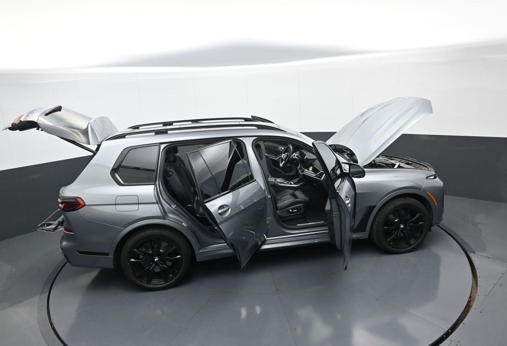2025 BMW X7 M60i