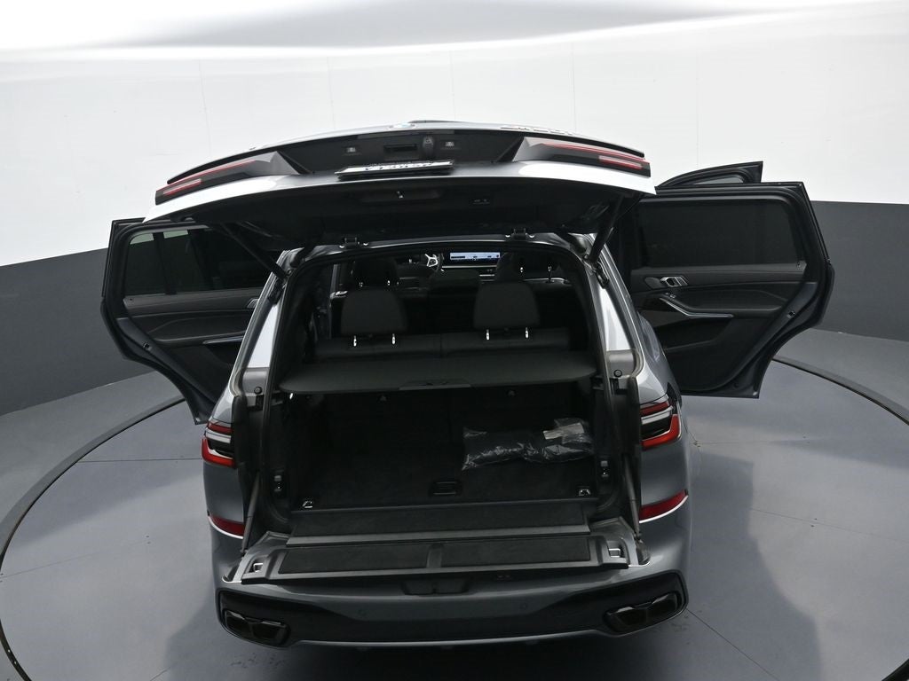 2025 BMW X7 M60i